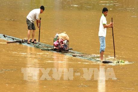 Mưa lũ cô lập hàng trăm hộ dân, gây sạt lở nghiêm trọng nhiều tuyến đường ở Lào Cai