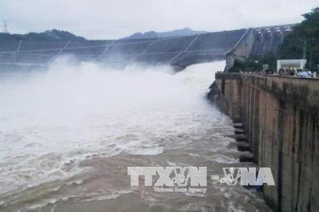 Đồng loạt mở cửa xả đáy thủy điện Sơn La, Tuyên Quang và Hòa Bình