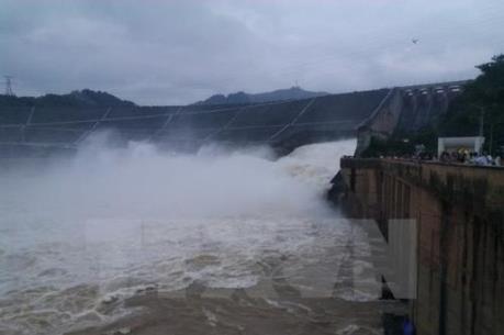 Sáng nay mở 2 cửa xả đáy tại Thuỷ điện Thác Bà