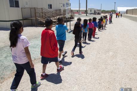 Dừng cấp phép cho trẻ em chạy trốn bạo lực nhập cư vào Mỹ