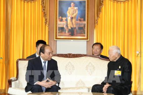 Thủ tướng Nguyễn Xuân Phúc gặp Chủ tịch Hội đồng Cơ mật Hoàng gia Thái Lan 