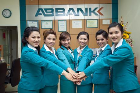 Ngân hàng ABBANK hợp tác tài trợ sinh viên khối kinh tế, tài chính khởi nghiệp