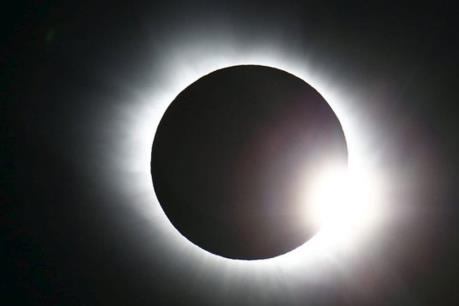 Mỹ thiệt hại gần 690 triệu USD do người lao động dừng làm việc để xem nhật thực