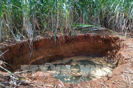 Xuất hiện hố sụt lún sâu 13 m tại Thanh Hóa