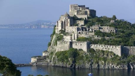 Động đất tại đảo du lịch Italy: Một số tòa nhà bị sập và hàng chục người bị thương