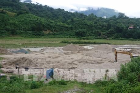 Khai thác cát trái phép trên dòng suối Nậm Nhùn - Lai Châu