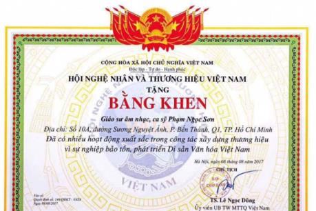 Bộ Công Thương yêu cầu báo cáo về việc tặng bằng khen Giáo sư cho ca sĩ Ngọc Sơn