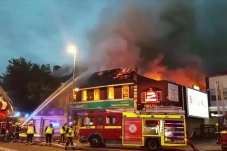 Cháy cửa hàng ở phía Đông London