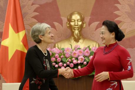 Chủ tịch Quốc hội Nguyễn Thị Kim Ngân tiếp Tổng Giám đốc UNESCO