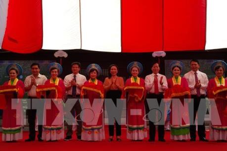 Người dân tiếp cận di sản thế giới tại Văn Miếu-Quốc Tử Giám (Hà Nội)