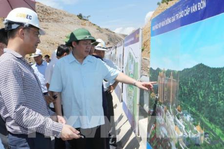 Phó Thủ tướng Vương Đình Huệ thị sát Khu Hành chính Kinh tế  Vân Đồn