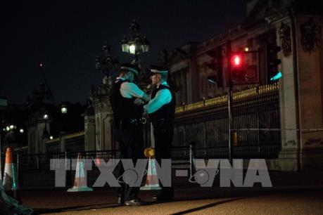 Đối tượng tấn công bên ngoài Điện Buckingham có một thanh kiếm dài 1,2 mét trong xe