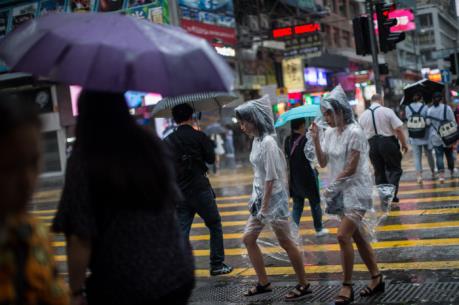 Bão Pakhar đổ bộ vào miền Nam Trung Quốc