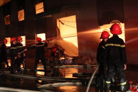 Cháy lớn trong Cụm công nghiệp Đồng Lạng, Phú Thọ