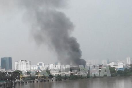 Đang cháy lớn tại Cảng Hà Nội