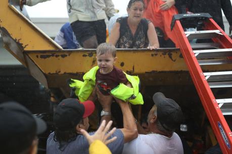 Mỹ: Tổng động viên hàng chục nghìn vệ binh quốc gia đối phó với siêu bão Harvey