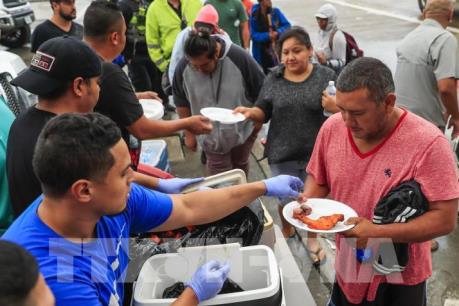 Thành phố Houston ban bố lệnh giới nghiêm vào ban đêm sau bão Harvey