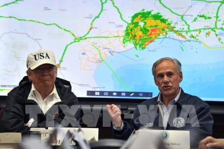 Tổng thống Mỹ Donald Trump tới Texas đánh giá mức độ thiệt hại sau bão Harvey