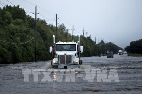 Xảy ra 2 vụ nổ liên tiếp tại nhà máy hóa chất bị ngập nước do bão Harvey ở Mỹ