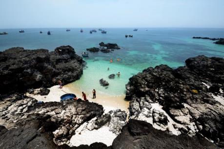 Quảng Ngãi: Đảo bé An Bình có thêm điện năng lượng mặt trời