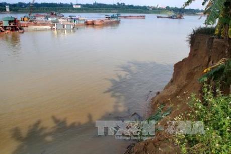 Phú Thọ đối mặt với nguy cơ vỡ đê kè, hồ đập 