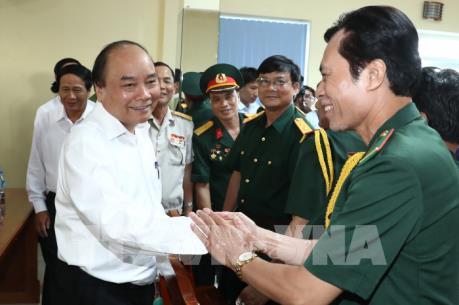 Thủ tướng Nguyễn Xuân Phúc thăm Xí nghiệp Thương binh Quang Minh