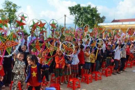 Chương trình du lịch kết hợp từ thiện “Áo ấm cho em” năm 2017