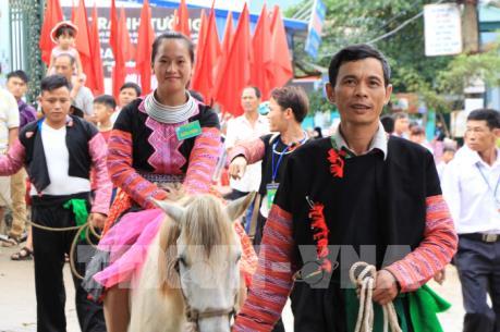Hàng nghìn người kéo về cao nguyên Mộc Châu dịp nghỉ lễ 2/9