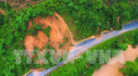 Giao thông tê liệt trên quốc lộ 279 đoạn qua Điện Biên 