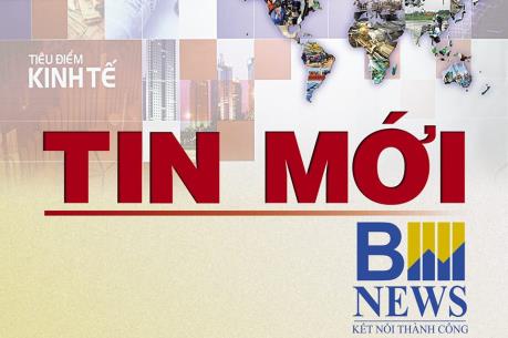 Tảng đá lớn sạt xuống Quốc lộ 12, huyện Điện Biên Đông bị chia cắt