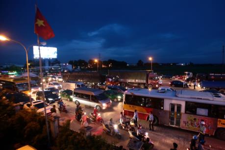 Tài xế trả phí bằng tiền lẻ tại Trạm thu phí Quốc lộ 5: Sở GTVT Hưng Yên đề nghị giảm phí