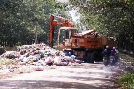 TP Hồ Chí Minh: Cách nào xử lý điểm tập kết rác ô nhiễm trong khu dân cư?