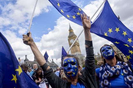 Hàng nghìn người tuần hành phản đối Brexit tại London
