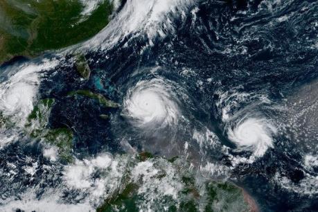 Pháp ra cảnh báo cao nhất đối với bão Jose