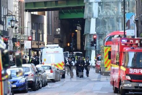 Anh sơ tán khẩn cấp một khách sạn và trung tâm hội nghị vì đe dọa có bom