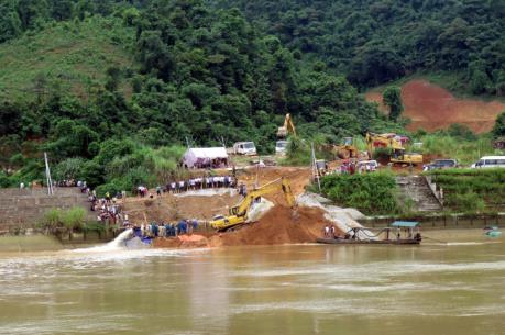 Vụ sập công trình cầu Vòm tại Tuyên Quang: Khẩn trương tìm kiếm các nạn nhân