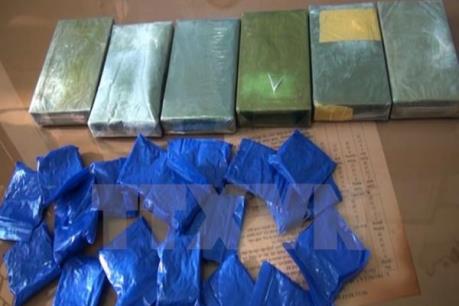 Bắt giữ 3 đối tượng vận chuyển 15 bánh heroin và 2.000 viên ma túy tổng hợp