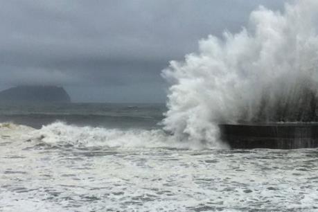 Tin mới: Bão số 10 xuất hiện trên Biển Đông