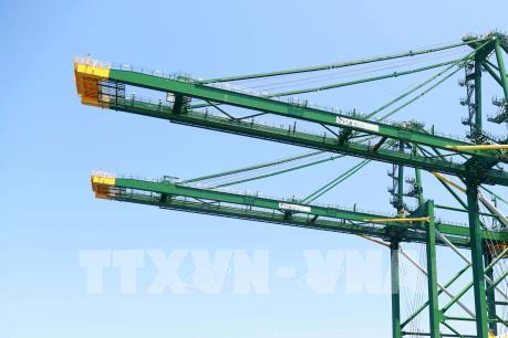 Doosan Vina xuất khẩu cẩu trục chạy ray bốc dỡ container sang Ấn Độ