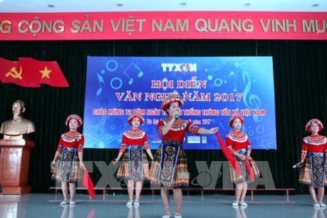 Tưng bừng hội diễn văn nghệ Thông tấn xã Việt Nam 2017