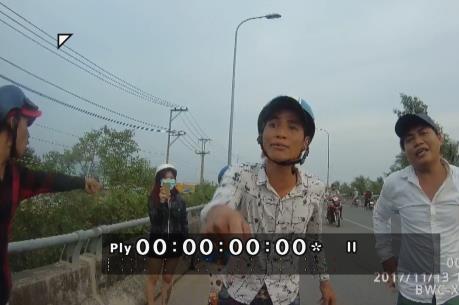 Bến Tre: Điều tra vụ Cảnh sát giao thông rút súng với người vi phạm