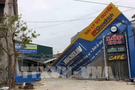 Thủ tướng Chính phủ Lào gửi điện thăm hỏi về thiệt hại do bão số 10