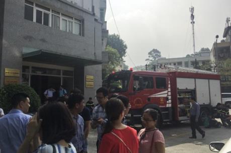 Bất ngờ cháy lớn tại tòa nhà văn phòng Bộ Nông nghiệp và PTNT, 16B Thụy Khuê, Hà Nội