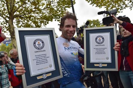 Kỷ lục Guinness mới về đạp xe vòng quanh thế giới