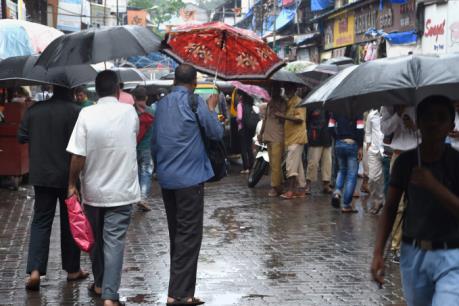 Lở đất xảy ra sau hàng loạt trận mưa như trút tại Ấn Độ