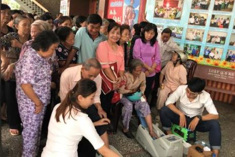 Vinamilk hỗ trợ chăm sóc sức khỏe cho người cao tuổi