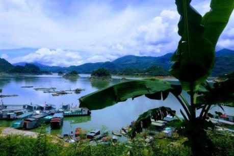 Đánh thức tiềm năng du lịch vùng hồ Hòa Bình