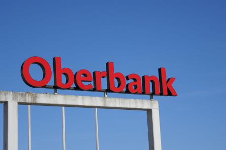 Ngân hàng châu Âu đầu tiên đạt thỏa thuận đầu tư với Iran