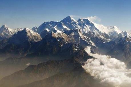 Có phải đỉnh núi cao nhất thế giới Everest đang "lùn" đi?
