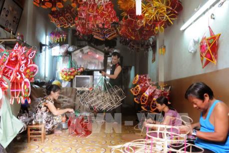 Làng nghề lồng đèn Phú Bình nhộn nhịp dịp Tết Trung Thu